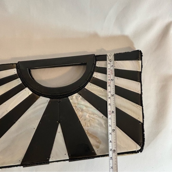 NINA NGUYEN Vintage Handbag Mother of Pearl Fan Design Magnetic Closure Bag - Picture 4 of 9